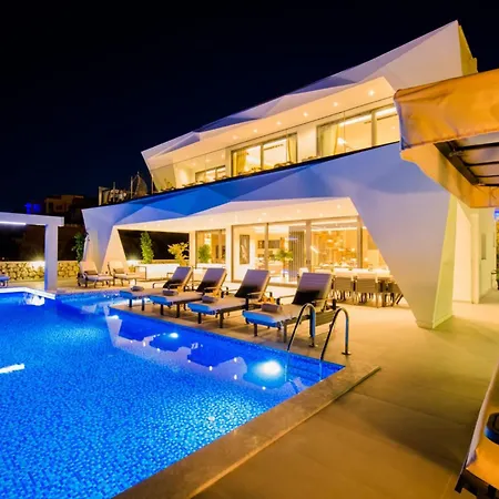 Villa Yana, Indoor Heated Pool, Sauna, Turkish Bath, Cinema Room, Real Luxury *