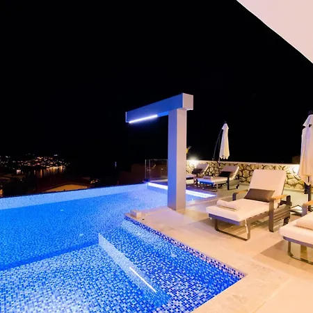 Yana, Indoor Heated Pool, Sauna, Turkish Bath, Cinema Room, Real Luxury Villa *
